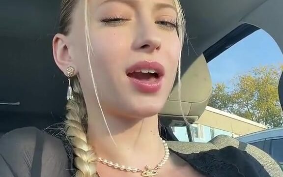 Sofia Diamond – Hot sexy in car