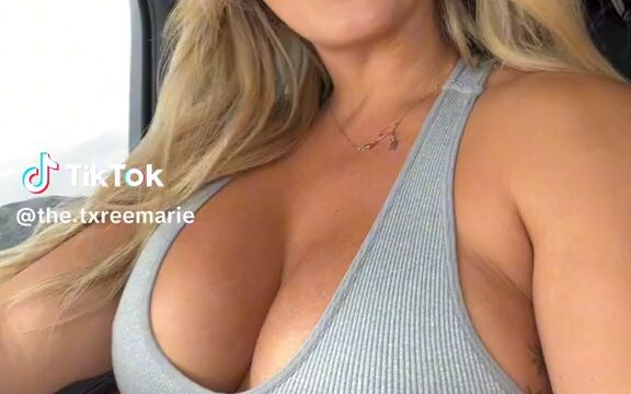 Reemarie Show Big Boobs So Lewd in Car